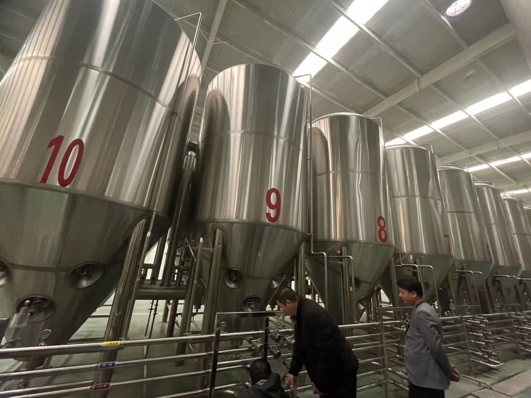 鹤岗精酿啤酒设备厂—平面布置、设备设计、制造、调试、培训等一条龙服务